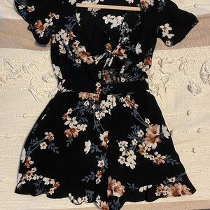 American eagle tie front romper